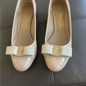 Salvatore Ferragamo Women's Beige Patent Bow Flats